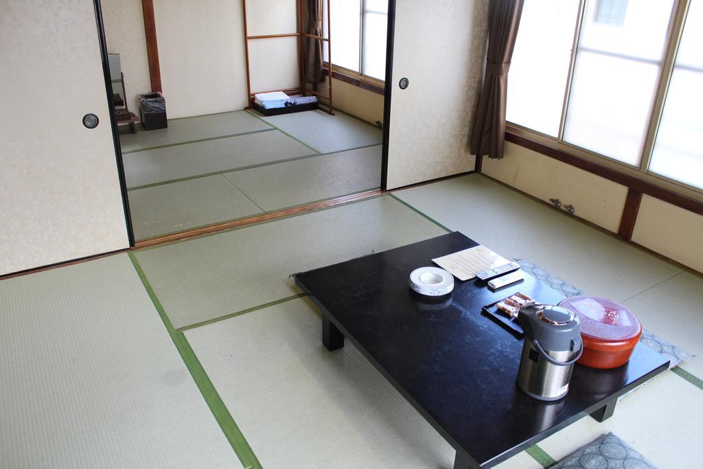 Kinokuniya Ryokan Fujisawa Rom bilde